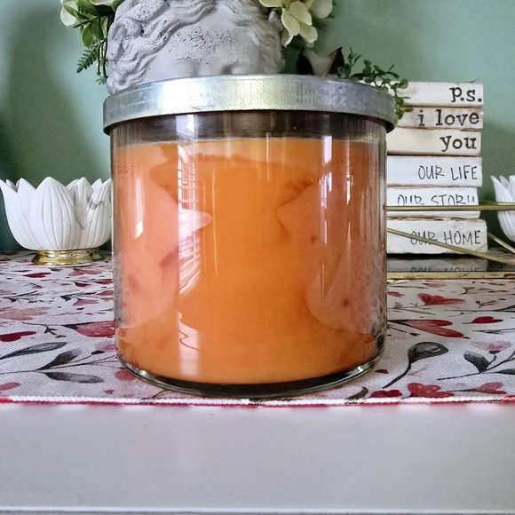 Bath & Body Works Pumpkin Sugared Doughnut Candle - Picture 5 of 6